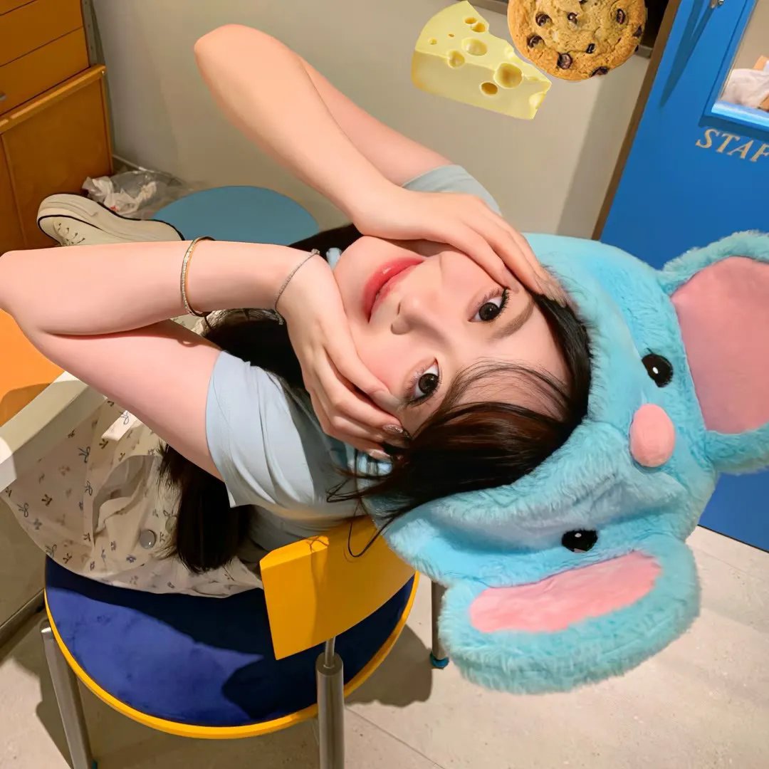 纸板屋女孩海报