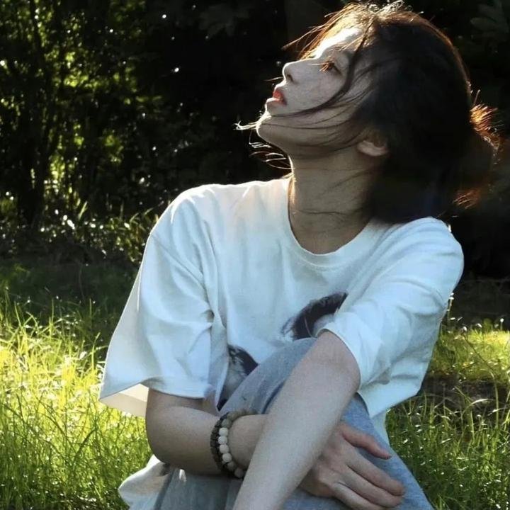 明天、我会成为谁的女友海报